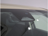 ホンダセンシング機能を支えているフロントカメラ(ドライブレコーダーではございません)!道路状況等を検知してドライバーの安全運転をサポート!※能力には限界がありますので過信せず安全運転をお願いします!