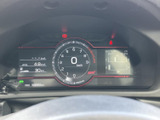 視認性の高いメーター類は、運転に必要な情報を的確にドライバーへ伝達。スポーティーなデザインが、運転するモチベーションを高めます。
