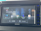 多彩なソースに対応し、快適なドライブをサポート。CDやラジオに加え、スマートフォンとの接続も可能です。使いやすいインターフェースで、日々の移動をより楽しく。