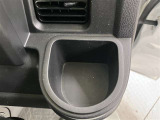 運転席側にもカップホルダーを完備