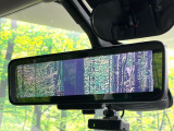 【スマートルームミラー】後席の大きな荷物や同乗者で後方が確認しづらい時でも安心!カメラが撮影した車両後方の映像をルームミラー内に表示。クリアな視界で状況の確認が可能です!