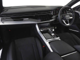 Audiのインテリアはエクステリア同様、優れたデザイン性とクオリティ、そして機能性を兼ね備えております。