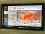 お気に入りの音楽をドライブ中に楽しめます。CDやUSBなど、様々なメディアに対応しており、快適なカーライフを演出します。操作も簡単です。