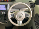 インテリアに合わせたデザインのステアリングは、運転される方のことも考え、運転しやすい形状、大きさです。是非一度、実際に触ってお確かめください。