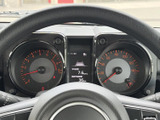 視認性の高いメーター類が、運転に必要な情報を的確に伝えます。運転に集中できる、シンプルなデザインが魅力です。安全運転をサポートします。