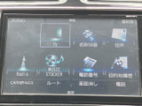 様々な情報を表示できるモニターで、ドライブがより便利に。操作も簡単で、直感的に使えます。快適なカーライフをサポートします。