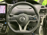 握りやすいステアリングは、運転操作をスムーズにします。快適なドライビングポジションを実現する、機能的なデザインです。