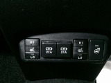 運転席・助手席シートヒーター装備☆  座面と背もたれをすばやく温めるシートヒーターを内蔵。身体を直接温めることができます。 寒い時期には嬉しいアイテムですね♪