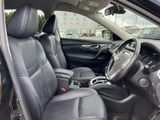 運転席からの視界は広く、運転操作もスムーズに行えます。シートの形状も体をしっかり支え、長距離運転も快適です。