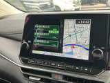 目的地までスムーズに導航。高精細な地図で、初めての道でも安心して運転できます。渋滞情報もリアルタイムで確認可能です。
