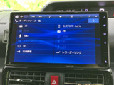 多様なオーディオソースに対応し、車内でのエンターテインメントを充実させてくれます。お好みの音楽で快適なドライブをお楽しみください。