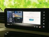 大画面で様々な情報を確認できるナビゲーションシステム。快適なドライブをサポートするオーディオ機能も充実しており、毎日の移動がより楽しくなります。