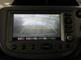 バックカメラの画像です。ガイドラインがスムースな車庫入れをサポートいたします。車庫入れの安心感がアップしますね。