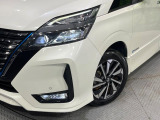 【LEDヘッドライト】悪天候や夜間走行時も良好な視界を確保し安心して運転できる高輝度LEDヘッドライトを装備!点灯速度が早く、消費電力も抑えられています。