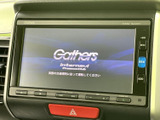 使いやすいインターフェイスで、快適なドライブをサポート。多彩な機能で、目的地までの道案内や音楽鑑賞を楽しめます。情報満載で便利です。