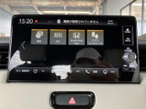 様々な情報を鮮明に表示。車両情報や設定変更もスムーズに行えます。運転に必要な情報を的確に伝え、安全運転をサポートします。