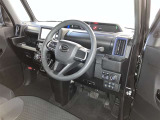 見通しのよいすっきりとした視界で、誰でも運転しやすいです。運転のしやすさは疲れにくさにも繋がりますよ♪