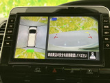 後方確認をサポートするモニターは、安全な運転に貢献します。狭い道や駐車時にも安心です。