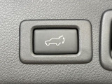 【パワーバックドア】スマートキーや運転席のボタンを押すだけでリアゲートが自動で開閉します!荷物を持っている時や、高い位置にあるバックドアを閉める際に便利な機能です♪