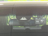 【ホンダセンシング】走行中に前方の車両等を認識し、衝突しそうな時は警報とブレーキで衝突回避と被害軽減をアシスト。より安全にドライブをお楽しみいただけます。