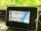 見やすい地図表示で、目的地までスムーズに案内してくれます。運転をサポートする機能が充実しています。