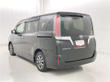 広々とした車内空間に優れた燃費性能。更にデザインも上質で人気のお車です!