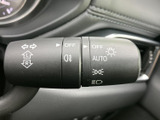 操作しやすいウインカーレバーで、安全な車線変更をサポートします。直感的に操作でき、運転に集中できます。