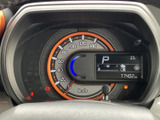 視認性の高いメーターパネルは、運転に必要な情報を的確に表示します。運転に集中できる、シンプルで機能的なデザインが特徴です。