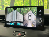 【マルチビューカメラシステム】専用のカメラにより、上から見下ろしたような視点で360度クルマの周囲を確認することができます☆死角部分も確認しやすく、狭い場所での切り返しや駐車もスムーズに行えます。