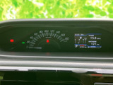 視認性の高いメーターで、運転に必要な情報を的確に把握できます。運転に集中できる、シンプルかつ機能的なデザインです。