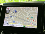 見やすい地図表示で、目的地までスムーズに案内。渋滞情報も確認でき、より効率的なルート選択が可能です。