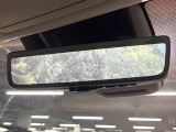 【デジタルインナーミラー】後席の大きな荷物や同乗者で後方が確認しづらい時でも安心!カメラが撮影した車両後方の映像をルームミラー内に表示。クリアな視界で状況の確認が可能です!