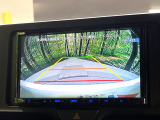 【バックカメラ】駐車時に後方がリアルタイム映像で確認できます。大型商業施設や立体駐車場での駐車時や、夜間のバック時に大活躍!運転スキルに関わらず、今や必須となった装備のひとつです!