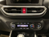 オートエアコン♪お好みの温度に設定するだけで車内を快適空間にしてくれますよ♪