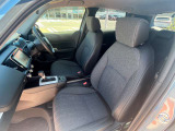 運転席のシートの高さを調節できるシートリフター機能が備わっています。身長の低い女性や広い視野を確保したい場合に役立ちます!車は一人一人の大切な空間!快適で、かつ安全なドライブを楽しみたいですね♪