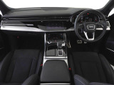Audiのインテリアはエクステリア同様、優れたデザイン性とクオリティ、そして機能性を兼ね備えております。