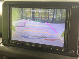 【バックカメラ】駐車時に後方がリアルタイム映像で確認できます。大型商業施設や立体駐車場での駐車時や、夜間のバック時に大活躍!運転スキルに関わらず、今や必須となった装備のひとつです!