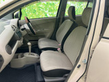 運転席からの視界は広く、運転操作もスムーズに行えます。ステアリングホイールの握り心地も良く、運転が楽しくなります。