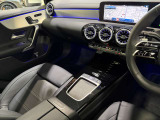 <メルセデスの認定中古車「サーティファイドカー」には、最大100項目にも及ぶ点検・整備項目が設定されています>