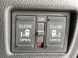 【両側パワースライドドア】スマートキーや運転席のスイッチで後席両側スライドドアの開閉が可能♪電動だから力を入れてドアを開ける必要が無く、小さなお子様でも簡単に開け閉めでき快適です♪