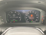 視認性の高いメーターで、運転に必要な情報を一目で確認できます。運転に集中できる、シンプルで機能的なデザインです。