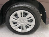 ホイルカバー付きです。タイヤサイズは165/65R14です。