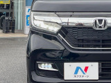 【LEDヘッドライト】悪天候や夜間走行時も良好な視界を確保し安心して運転できる高輝度LEDヘッドライトを装備!点灯速度が早く、消費電力も抑えられています。