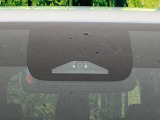 【トヨタセーフティセンス】走行中に前方の車両等を認識し、衝突しそうな時は警報とブレーキで衝突回避と被害軽減をアシスト。より安全にドライブをお楽しみいただけます。