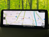 【10.25インチマツダコネクト】車内の雰囲気にマッチした大型ディスプレイ。スマホ接続でのナビ使用やBluetooth再生等、様々な機能が楽しめます。直感的なダイヤル操作が可能で、使い勝手も良好です。