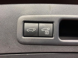 【パワーバックドア】スマートキーや運転席のボタンを押すだけでリアゲートが自動で開閉します!荷物を持っている時や、高い位置にあるバックドアを閉める際に便利な機能です♪