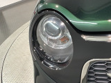 LEDヘッドライトは、点灯の瞬間から最大光量を発揮し、突然暗くなるトンネルなどでの安定感を高めます。