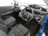 シンプルで使いやすいデザインの運転席です。