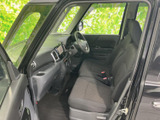 運転しやすい視界と、操作しやすい配置が魅力。快適なドライブをサポートします。シートの状態も良好です。