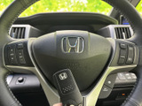 握りやすいステアリングは、運転操作をスムーズにします。オーディオやハンズフリー通話などの操作も、手を離さずに可能です。
